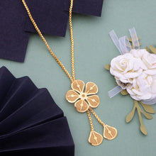 Charming Flower Shape Gold-Plated Necklace Chain For Women and Girls